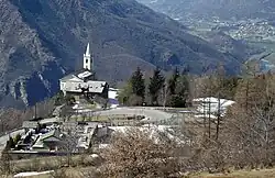 Saint-Pantaléon parish church and cemetery.