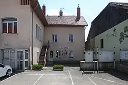 The town hall in Évillers