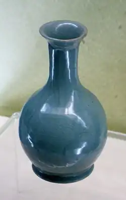 Ru ware sky-blue glazed vase with incised decoration (e'jingping), Northern Song dynasty, Henan Museum