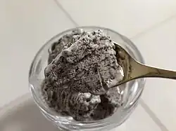 Ice cream spade in use