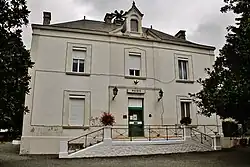The town hall in L'Île-d'Elle