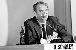 Robert Scholey image