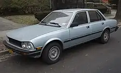 Early model Peugeot 505 Diesel with round headlamps (USA)
