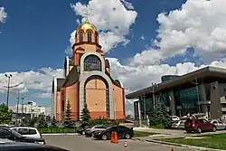 Saint George's Church in front of the southern station building