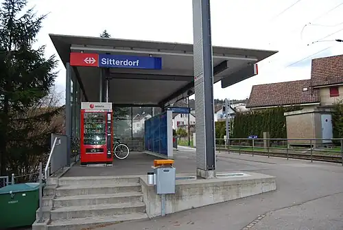 Platform with overhang