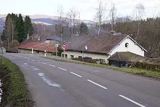 General view of the Magny well from the Ronchamp-Clairegoutte road. In the foreground, is the white-painted boiler house, now converted into housing.