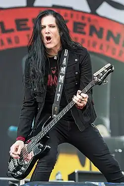 Kerns performing with Slash in 2015
