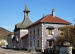 The town hall in Servance