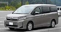2017–2021 Voxy Hybrid X (facelift)