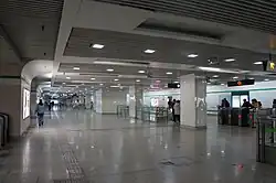 Line 2 concourse