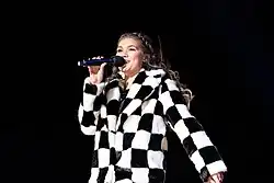 Anderson performing at the 2018 National Christmas Tree lighting event