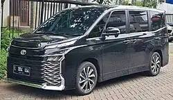 Toyota Voxy (R90)