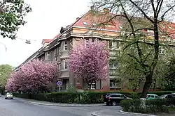 Residential building at Nezalezhnosti embankment, 17