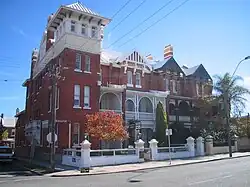 A row of Federation Queen Anne-Filigree grand terraces, Perth (c. 1897)[69]