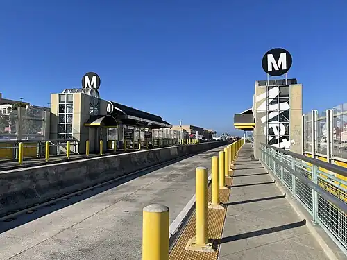 37th Street/USC station platforms