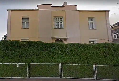 Elevation onto the street