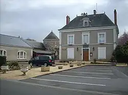 The town hall of Verneil-le-Chétif