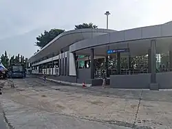 Ramp to enter the station on the western side