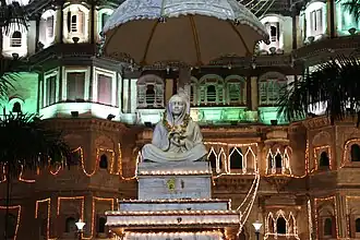 Ahilyabai Holkar statue in front