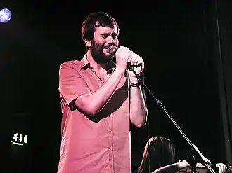 Moffat performing with Arab Strap in 2004