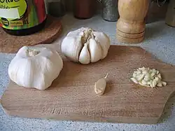 Chopped garlic