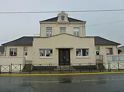 The school and former town hall of Andres