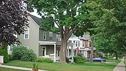 Street scene on Arch Street