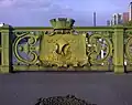 The arms of the city of Paris, on the back of each pile