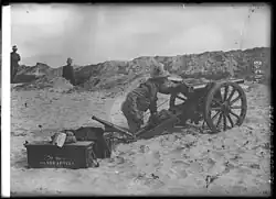 Italian artilleryman with a 70/15.