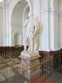 Marble statue of Sam Houston on a stone pedestal