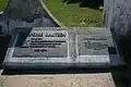 Memorial statue to the building of the dam