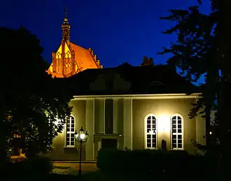 By night, with the Bydgoszcz cathedral in the backdrop