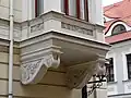 Corbels supporting a bay window