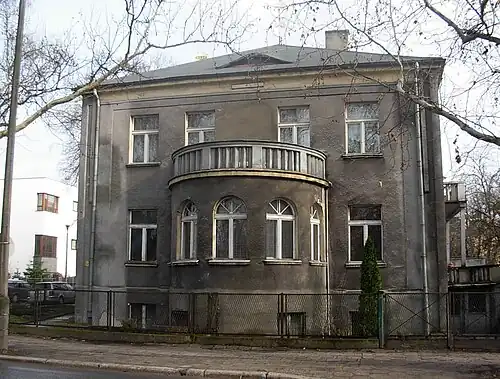 Round bay window