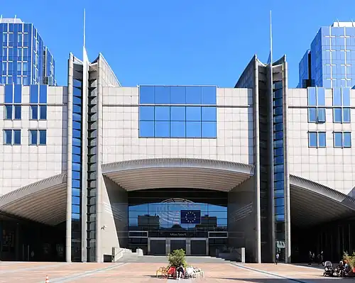 Entrance to the Spinelli building at the Mall's centre (part of Simone Veil Agora)