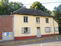 The town hall in Belloy-St-Léonard