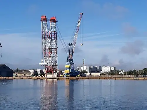 The 400-ton sheerleg at the Quai des Charbonniers.