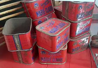 Marie-Claire sardine cans, produced in La Turballe for the army. They were filled at the “Au Gendarme” cannery. They could hold 1 kg of sardines, arranged in 5 or 6 rows (Maison de la Pêche&nbsp;[fr] museum).