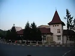 Former Boldești-Scăeni town hall