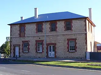 "Australasian Hotel" building in Goolwa built in the Georgian architectural style, typical of the main street