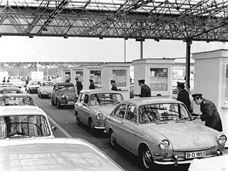 Congestion at the East German checkpoint in Drewitz in March 1972 after the temporary easing of travel restrictions into East Germany