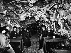 Cabaret de l'Enfer customers
