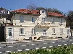 The town's City Hall