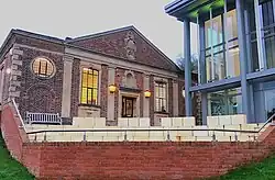 The Maggs Library from School Lane in 2021, with the Performing Arts Centre to the right and the amphitheatre plaza in front.