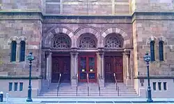 The entrance of the synagogue as seen in 2012
