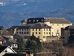 Photograph of a modern, rather un-warlike-looking, French château.