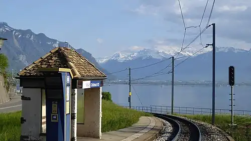 Platform shelter next to single track railway