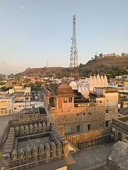 General view of Chanderi with Raja Rani Mahal, radio tower, Choubisi Jain temple and Kirti Durg