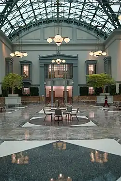 Winter garden of the Harold Washington Library, by Hammond, Beeby & Babka, 1991[133]