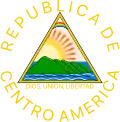 A triangle; within it are five volcanos, two seas, and the sun; outside it are the text "República de Centroamérica" and "Dios, Unión, Libertad"